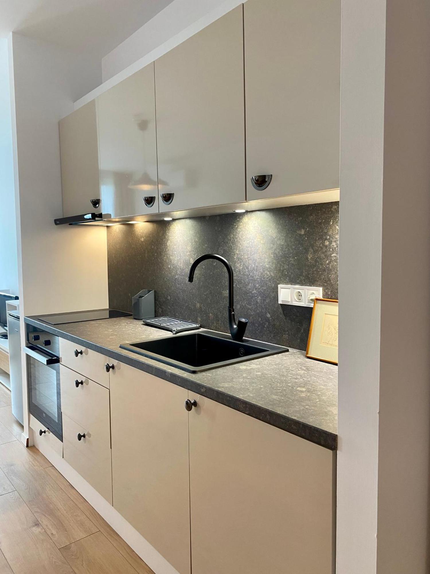 Mycampus Unwe Studentski Mountain Views Modern Kitchen Equipment Sofie Exteriér fotografie