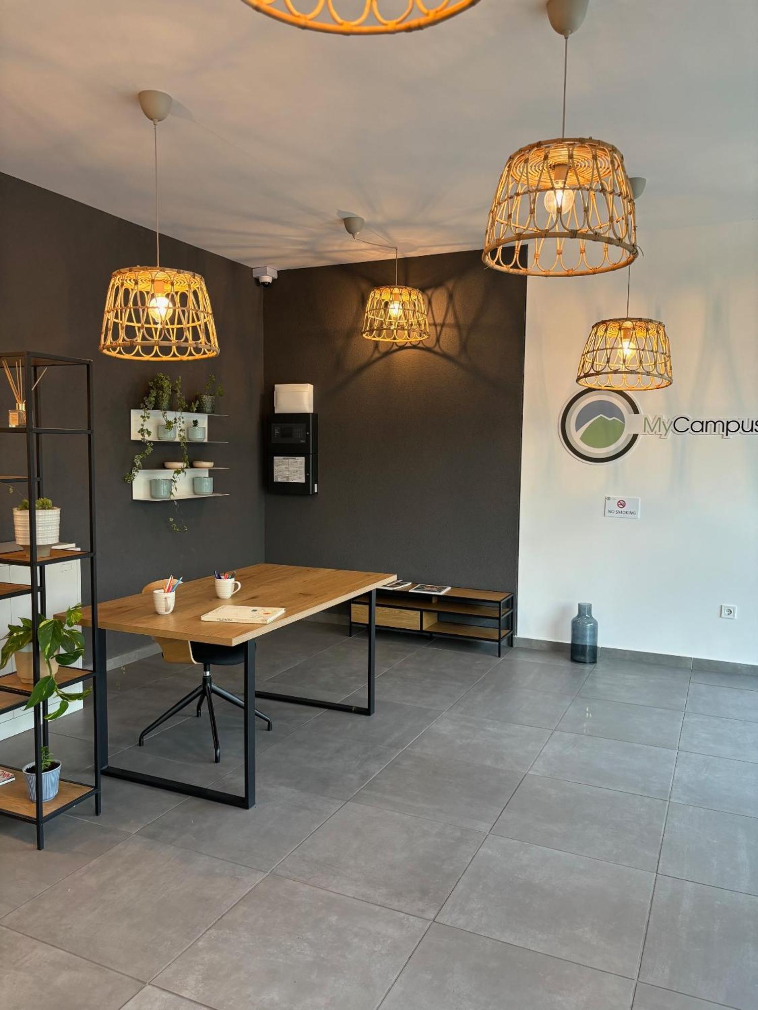 Mycampus Unwe Studentski Mountain Views Modern Kitchen Equipment Sofie Exteriér fotografie