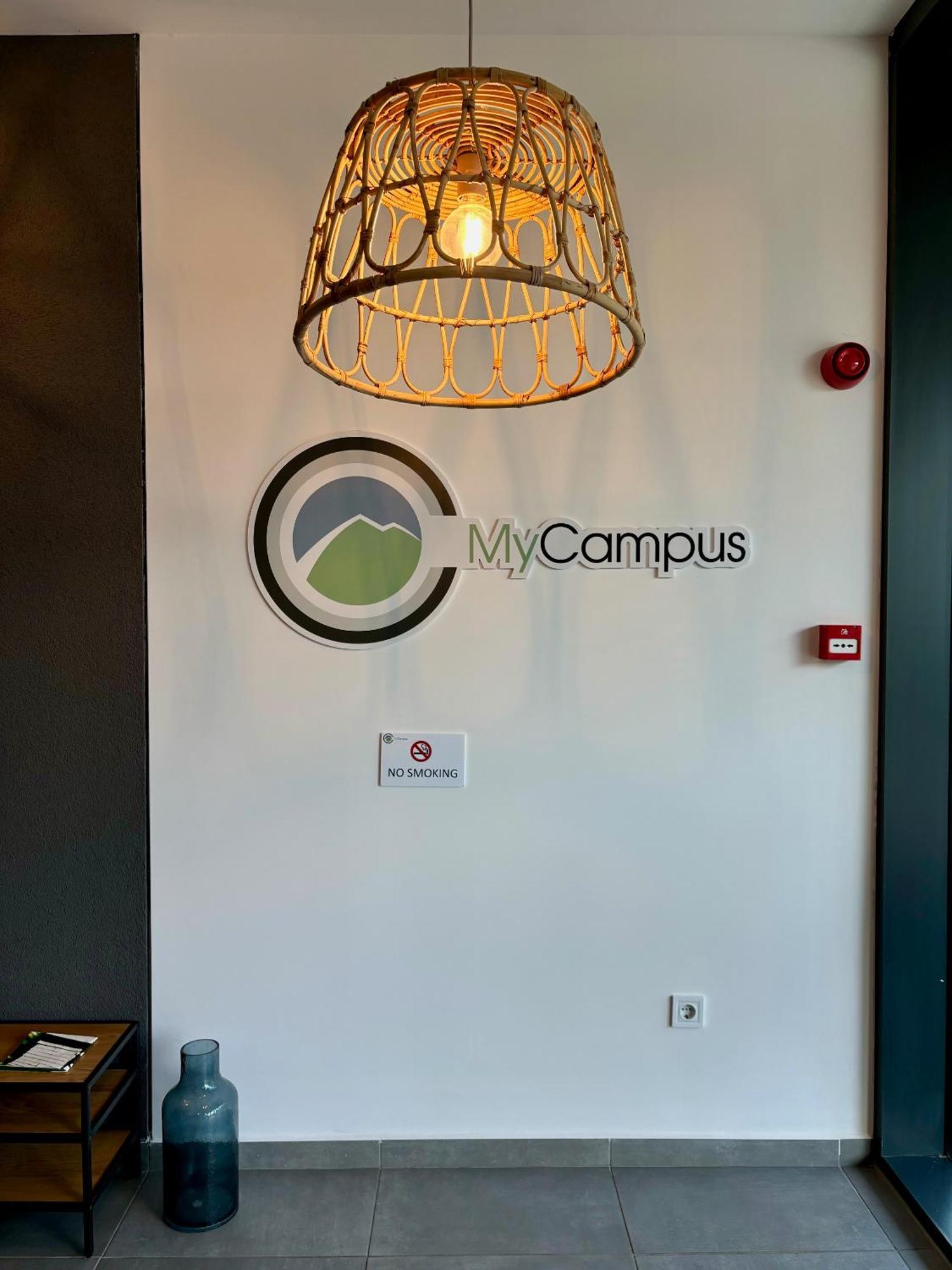 Mycampus Unwe Studentski Mountain Views Modern Kitchen Equipment Sofie Exteriér fotografie