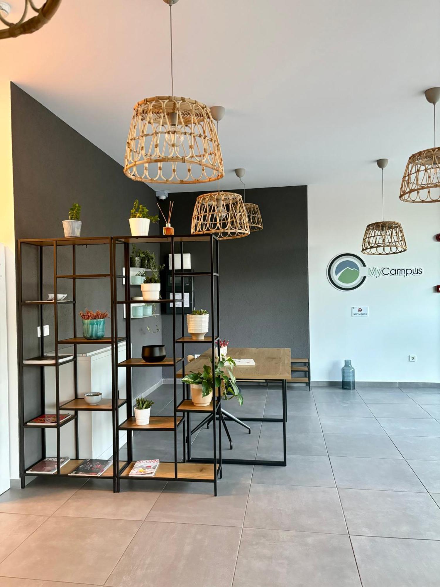 Mycampus Unwe Studentski Mountain Views Modern Kitchen Equipment Sofie Exteriér fotografie